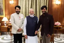 ദുൽഖറിന്റെ കൈ പിടിച്ച് മോദി, പുഞ്ചിരിയോടെ ചേർന്നുനിന്ന് മമ്മൂട്ടി;ആദരത്തിന് നന്ദി പറഞ്ഞ് മെഗാസ്റ്റാർ