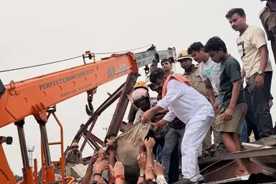 Kolkata building collapse: Four killed, several feared trapped in under-construction warehouse