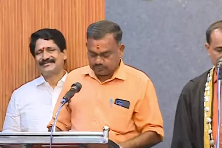 കോടതി വിധി: ‘ദൈവനാമത്തിൽ’ വീണ്ടും സത്യപ്രതിജ്ഞചെയ്ത് തിരുവനന്തപുരം കോർപ്പറേഷനിലെ 19 ബിജെപി അംഗങ്ങൾ