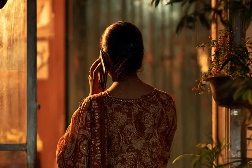 പുരുഷനുമായി രാത്രി വെെകി ഫോണിൽ സംസാരിച്ചതുകൊണ്ട് സ്ത്രീ മോശക്കാരിയാകില്ല -ഡൽഹി കോടതി
