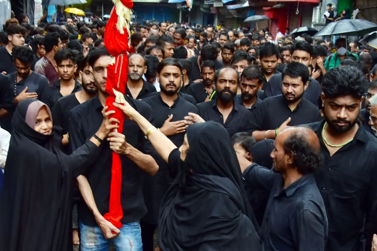 Devotees mourn during the Muharram festival in Kolkata back in 2021. (Representative image: ANI)