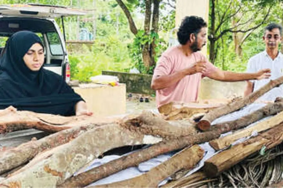 ബന്ധുക്കൾ മൃതദേഹം ഏറ്റുവാങ്ങിയില്ല; നാരായണന് ചിതയൊരുക്കി ജില്ലാപഞ്ചായത്ത്‌ അംഗം ഇർഫാനാ ഇഖ്ബാൽ
