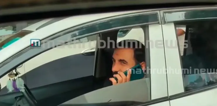 ചോദ്യം ചെയ്യലിന് ഹാജരായ ഉണ്ണികൃഷ്ണൻ പോറ്റി | Photo: Screengrab/Mathrubhumi News