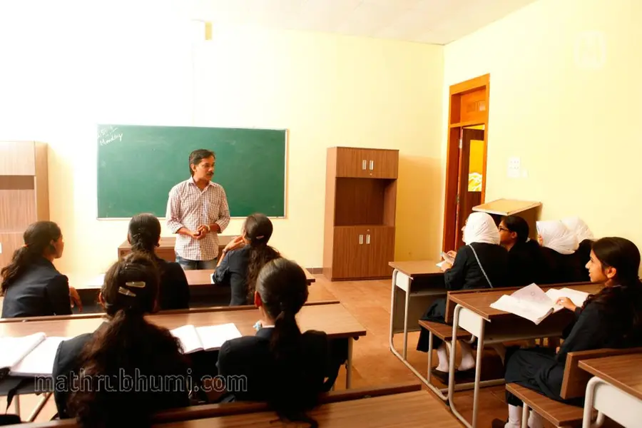 CBSE വിദ്യാർത്ഥികൾക്ക് ആശ്വാസം; ത്രിഭാഷാ പദ്ധതിയിൽ പുതിയ വിശദീകരണവുമായി അധികൃതർ