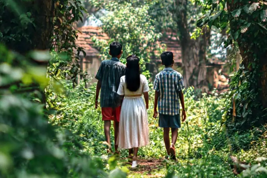 ആൺകുട്ടികളും പെൺകുട്ടിയും ലക്ഷ്യംവെച്ചത് കൊടൈക്കനാൽ; സ്കൂട്ടറിൽ കടക്കാൻ ശ്രമം, പിന്തുടർന്ന് പിടികൂടി