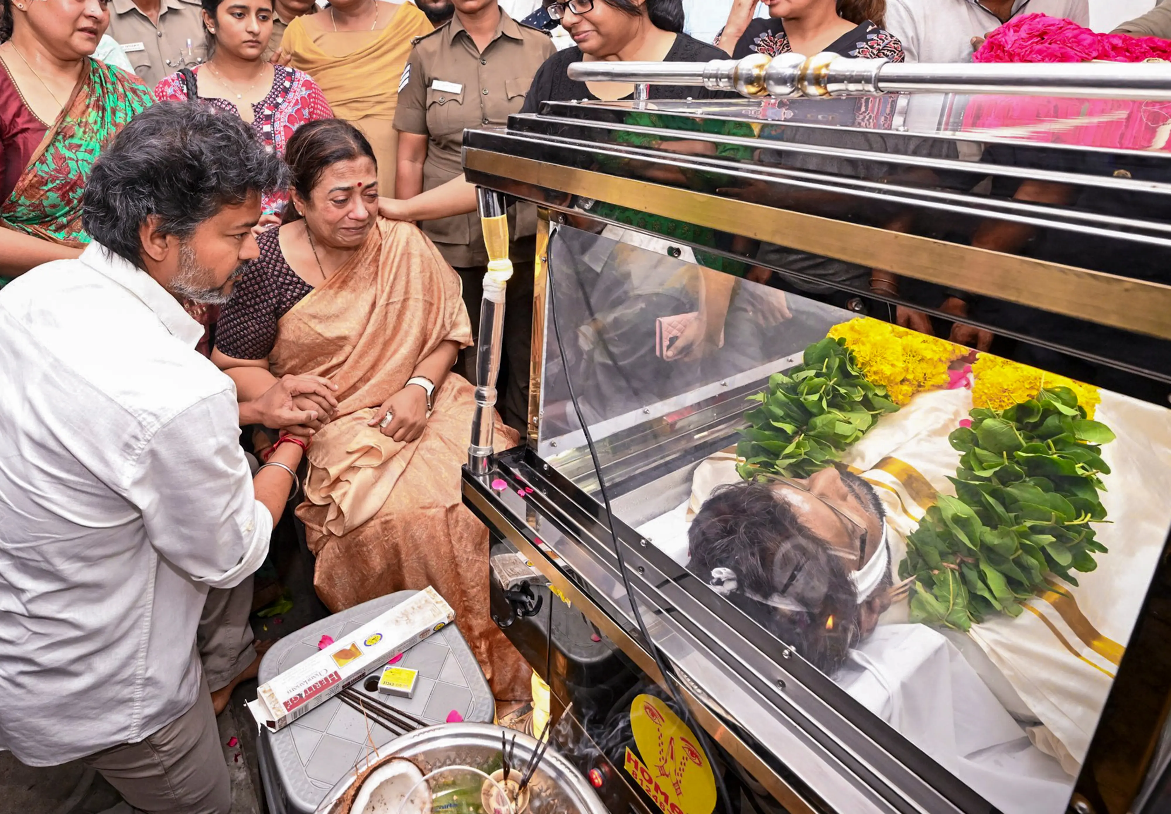 TN CM pays tribute to mortal remains of K Bhagyaraj | PTI
