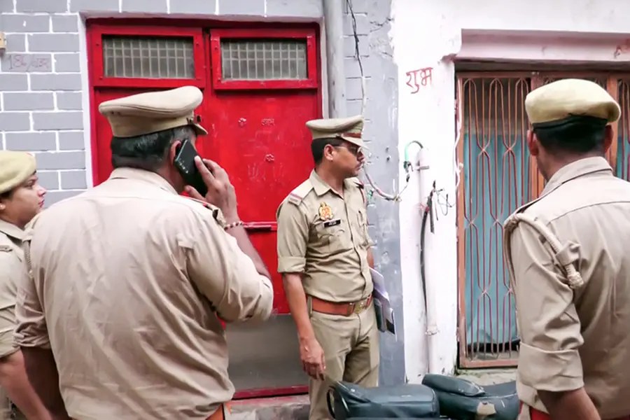 അയോധ്യ രാമക്ഷേത്ര ഫണ്ട് തട്ടിപ്പ്: പ്രതികളുടെ വീടുകളിൽ ഒരേസമയം റെയ്ഡ്; പുതിയ വിവരങ്ങൾ പുറത്ത്