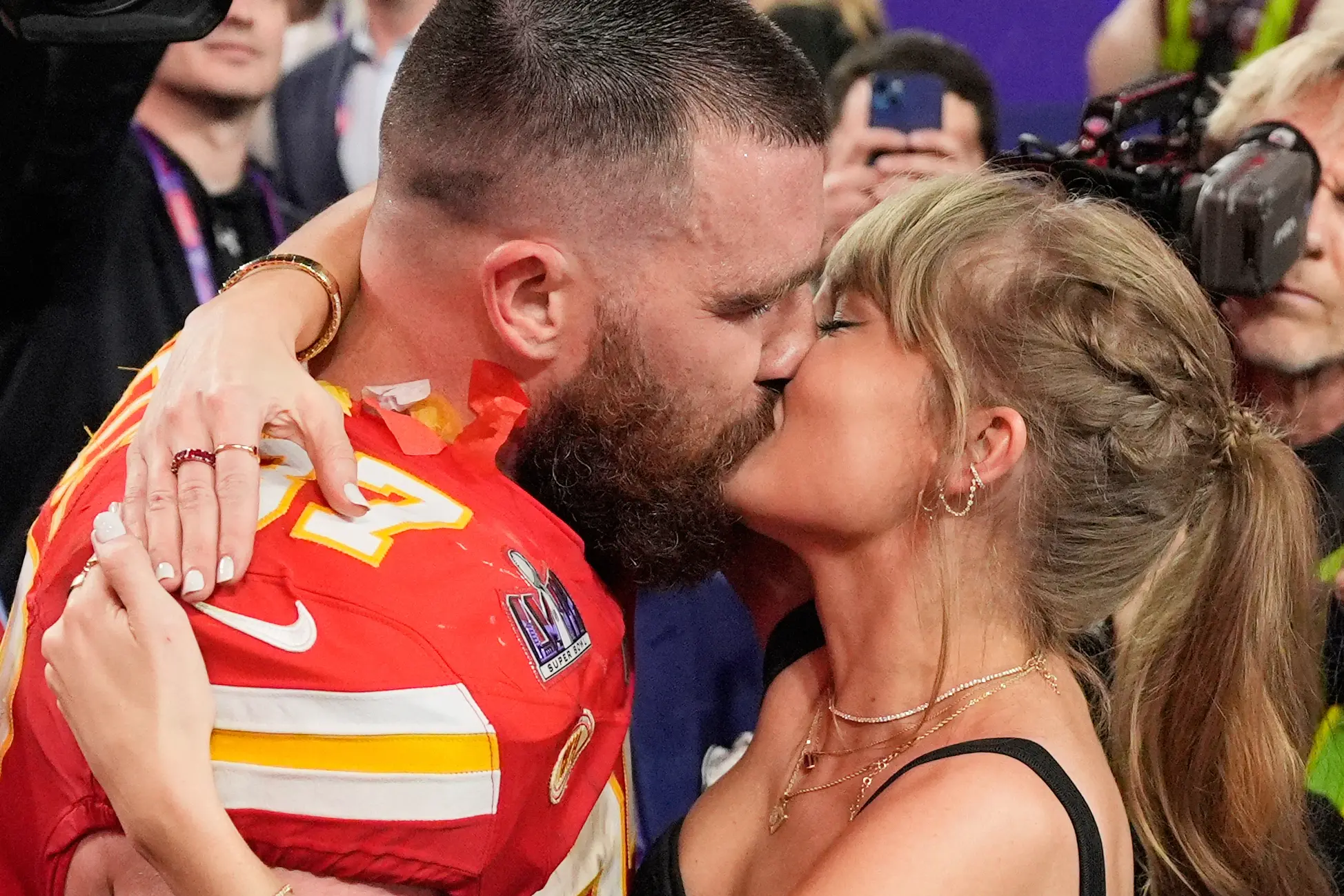 Travis Kelce and Taylor Swift kiss after the Chiefs defeated the San Francisco | Image: AP Photo/John Locher