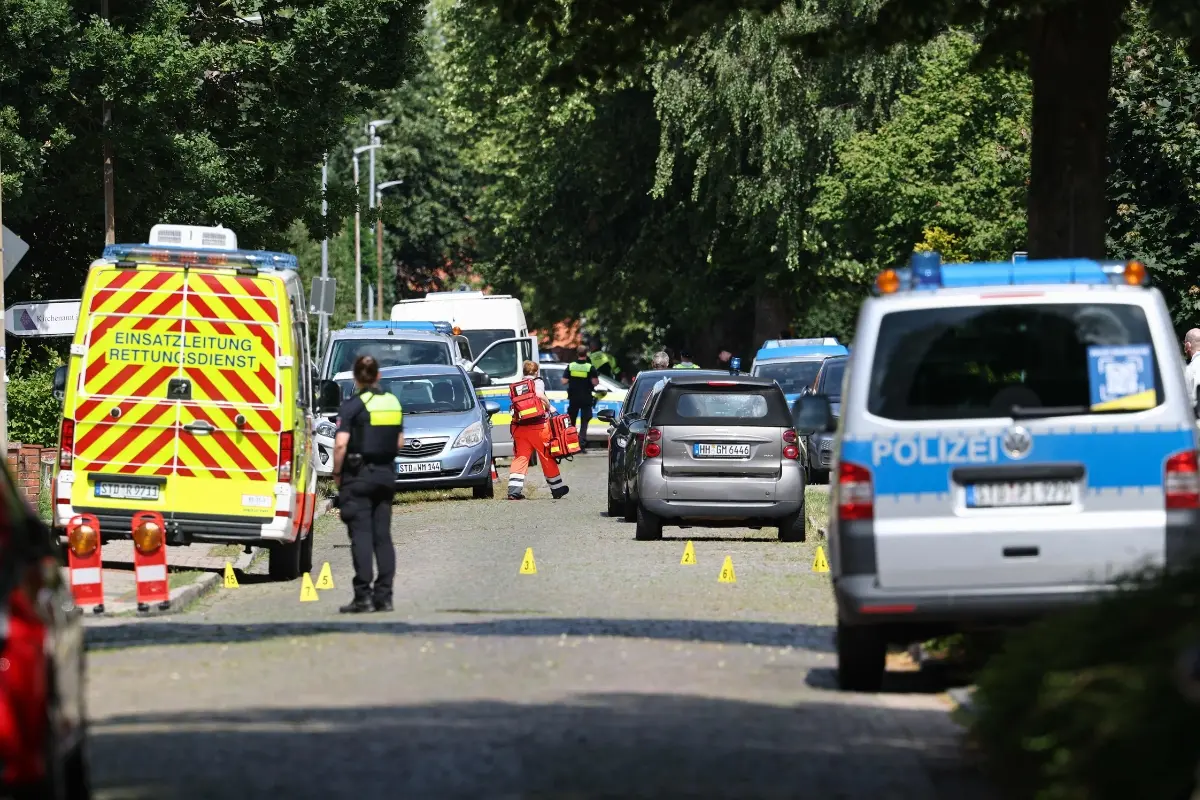 Police and rescuers work at the scene where five people were killed in a shooting in Stade, northern Germany | Photo: AFP