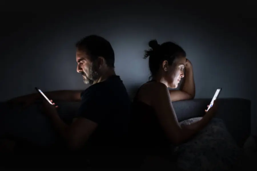 The invisible third person in your relationship: Why love sometimes loses to everything else