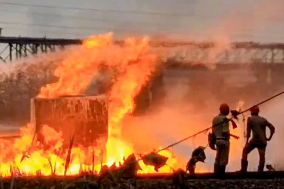Firefighters present at the site as dark smoke and flames billow after a major fire broke out at a naphtha-carrying pipeline of Haldia Petrochemicals, leaving more than 10 people injured, in Purba Medinipur district, West Bengal, Tuesday, June 30, 2026 (Photo: PTI)