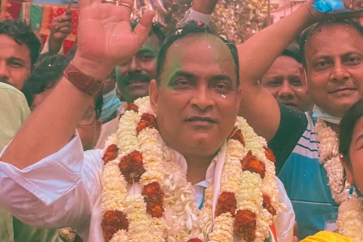 TMC councillor Sakir Ali waves to supporters during a public event. The NIA arrested him on Tuesday in connection with the 2023 Rishra Ram Navami violence case, alleging his involvement in a larger conspiracy behind the clashes.