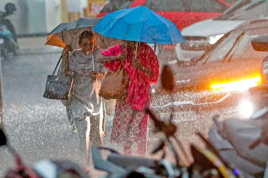 മഴ ശക്തം; കണ്ണൂർ, കാസർകോട് ജില്ലകളിലെ എല്ലാ വിദ്യാഭ്യാസ സ്ഥാപനങ്ങൾക്കും ബുധനാഴ്ച അവധി