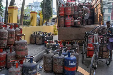 Commercial LPG price cut: 19-kg cylinder cheaper by Rs 183.50, 5-kg FTL also reduced