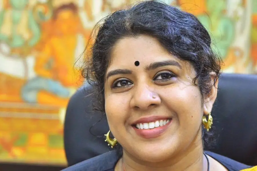 ‘പൊതുസേവകർ പൗരപ്രമുഖരാവുന്നു, ഉത്തരവാദിത്വം പോലും മറക്കുന്ന സ്ഥിതി’; കോഴിക്കോട് കളക്ടറുടെ കുറിപ്പ്
