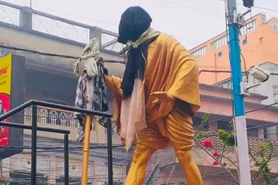 Black cloth wrapped around Gandhi statue in West Bengal's Katwa sparks outrage
