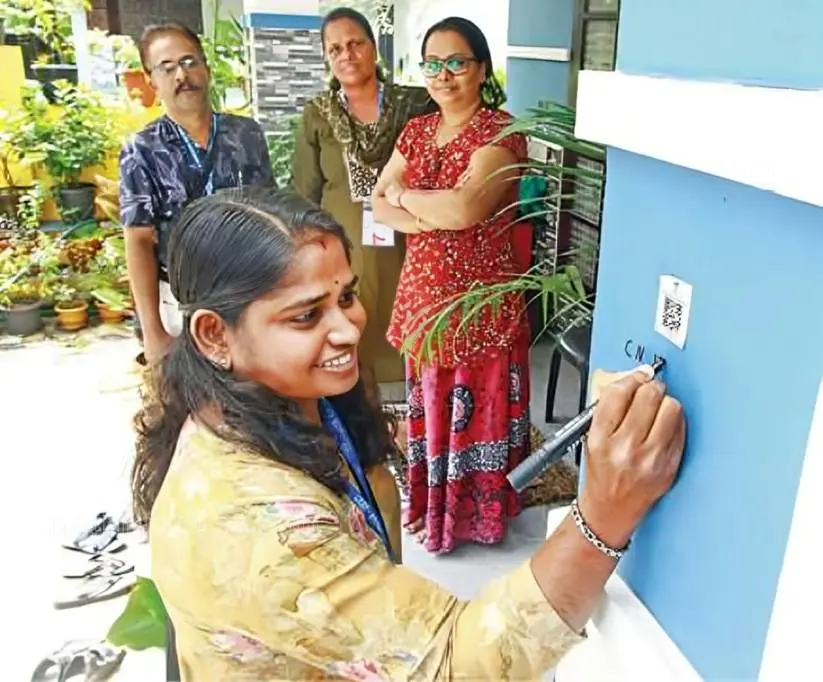 As part of the first phase of the Census, Enumerator B Sheeja marks the house number at a residence in Kalathe, Thalavady, Alappuzha, on Wednesday. Enumerator K.P. Pradeep and Census Supervisor Mary Grace are also seen. | Photo: P. Pranav