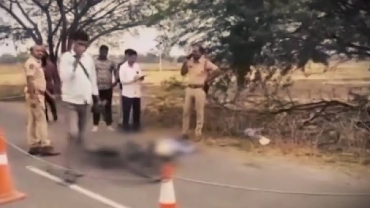 സംഭവസ്ഥലത്ത് പരിശോധന നടത്തുന്ന പോലീസ് | Image credit: @tv5newsnow X