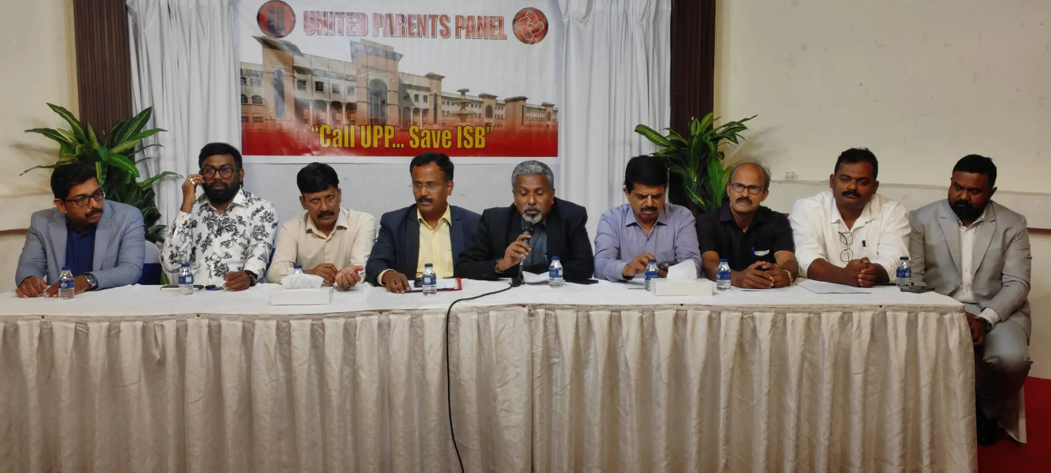 യുണൈറ്റഡ് പാരന്റ്സ് പാനൽ നടത്തിയ പത്ര സമ്മേളനത്തിൽ നിന്ന്