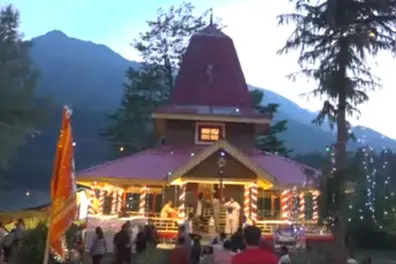Amarnath Yatra 2026 begins; devotees offer prayers at Pahalgam's historic temple