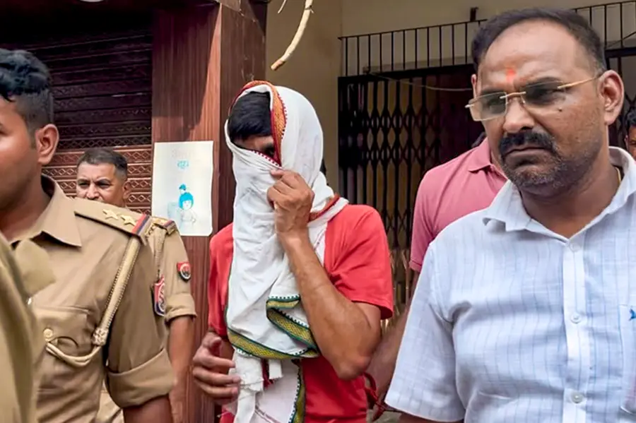അയോധ്യ സംഭാവനക്കൊള്ള: കൊള്ള സ്ക്രീനിൽ, ദൃശ്യങ്ങൾ പുറത്ത്; കൈയൊഴിഞ്ഞ് ആർഎസ്എസ് നേതൃത്വം