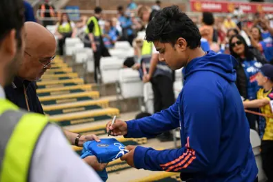 Challenge of grooming sporting prodigies: A 15-year-old negotiating uncertainties of adolescence