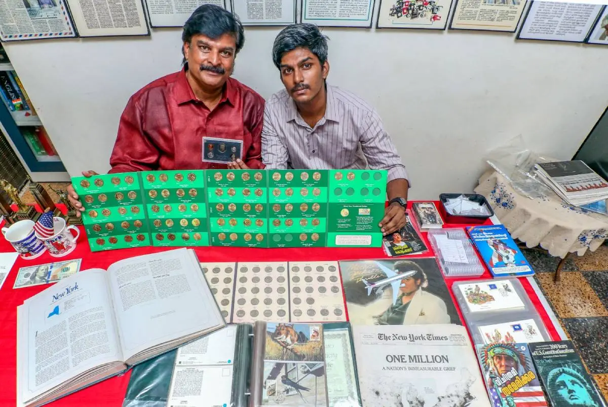 ഫെസ്റ്റസ് മനോജ്, അലക്സ് ക്രിസ്റ്റഫർ എന്നിവർ കൗതുക ശേഖരങ്ങളുമായി