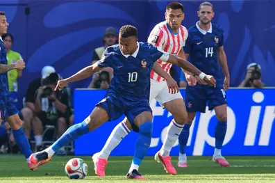 Mbappé's spot-kick lifts France to 1-0 win over Paraguay, seals quarter-final berth