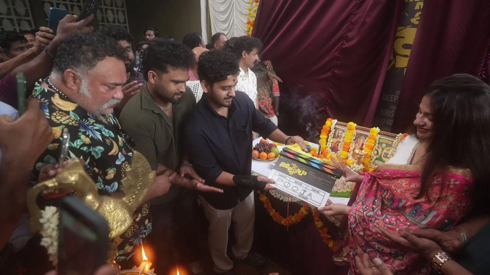 'അടിപടലം കളി അഭ്യാസം' സിനിമയുടെ പൂജയിൽനിന്ന് | ഫോട്ടോ: അറേഞ്ച്ഡ്