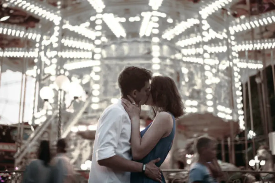 Why your brain can't stay madly in love forever and why scientists compare it to mental illness