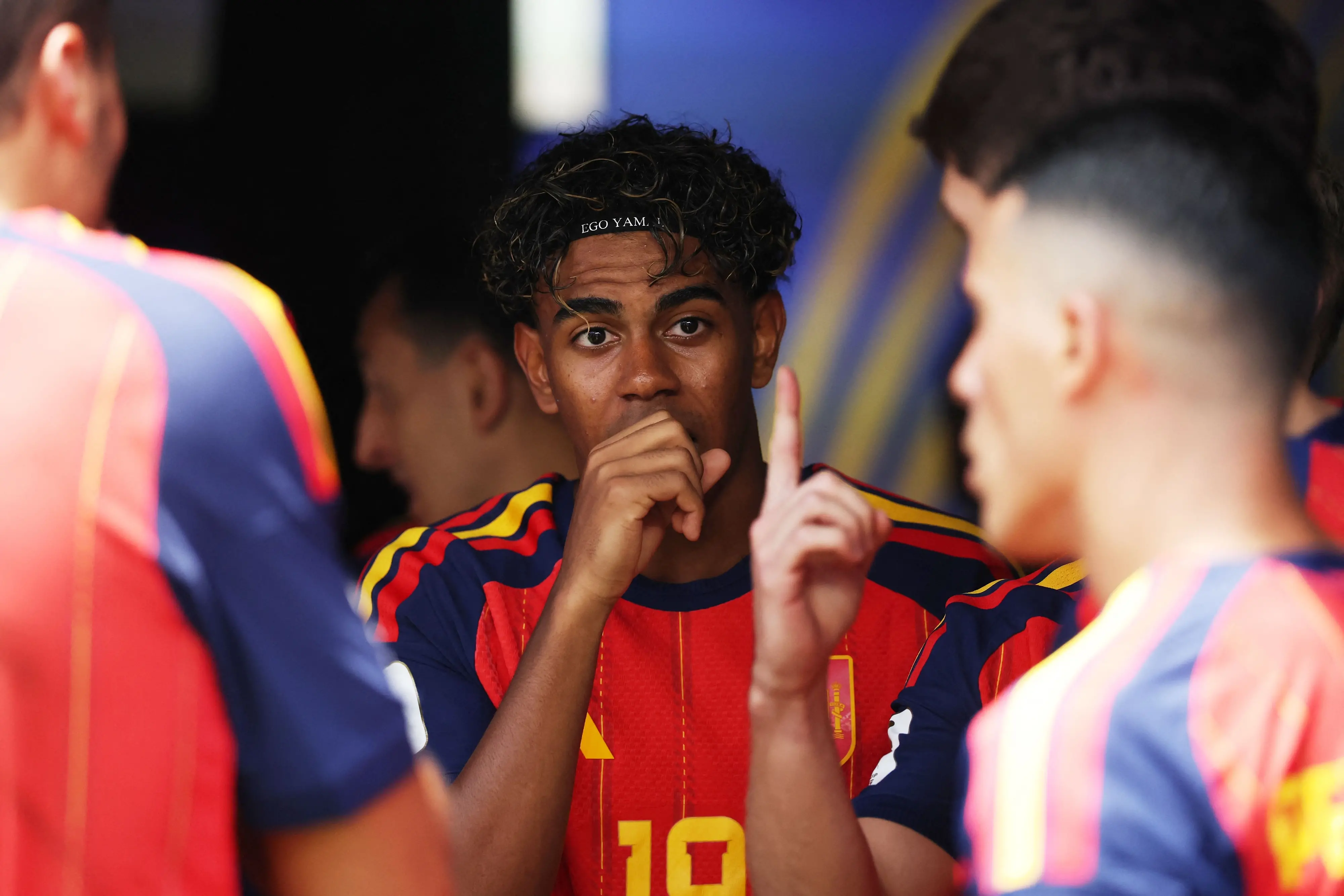 Lamine Yamal wearing the headband | Getty Images via AFP