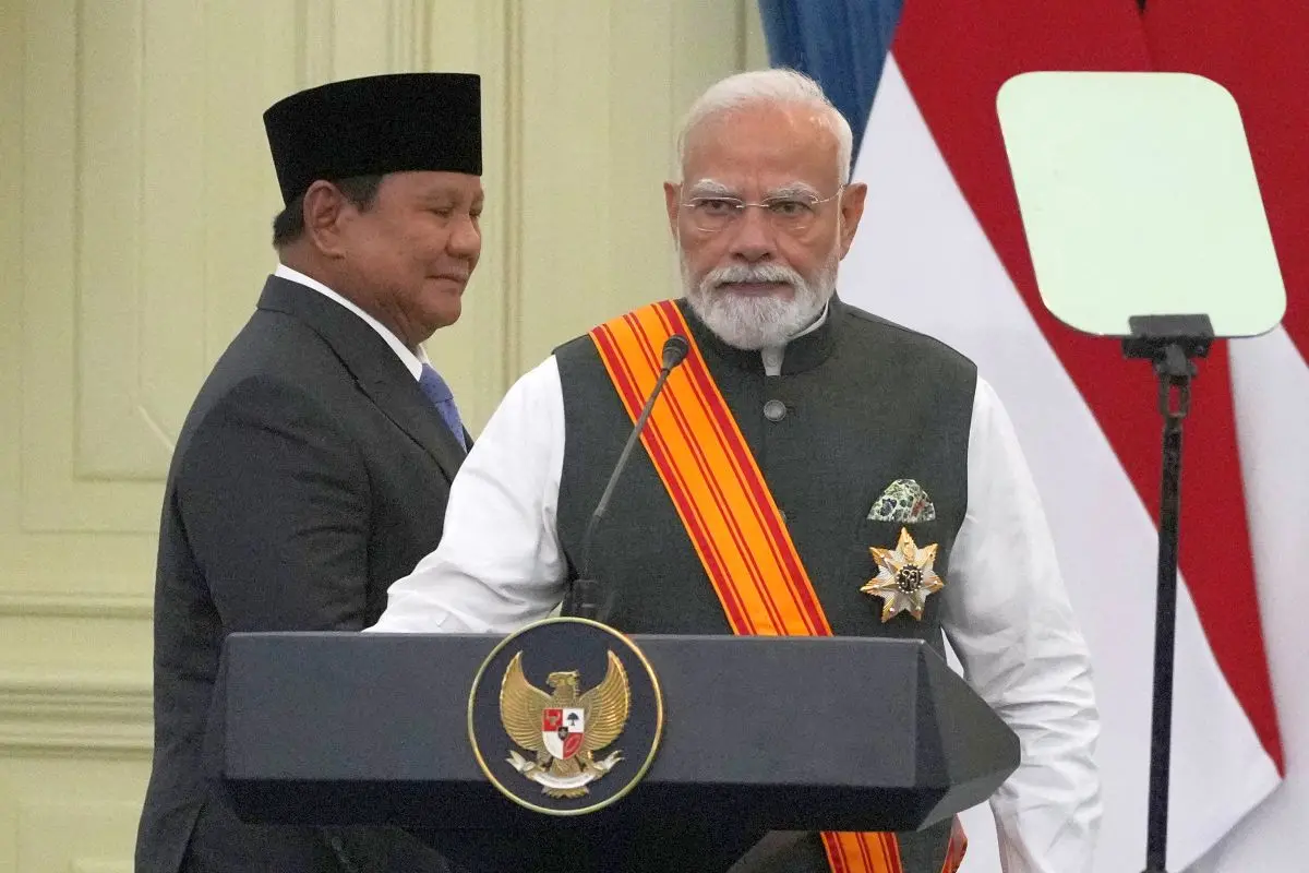 Prime Minister Narendra Modi, right, and Indonesia's President Prabowo Subianto arrive for a joint press conference following their meeting, at Merdeka Palace in Jakarta, Indonesia. Photograph: AP Photo/Achmad Ibrahim