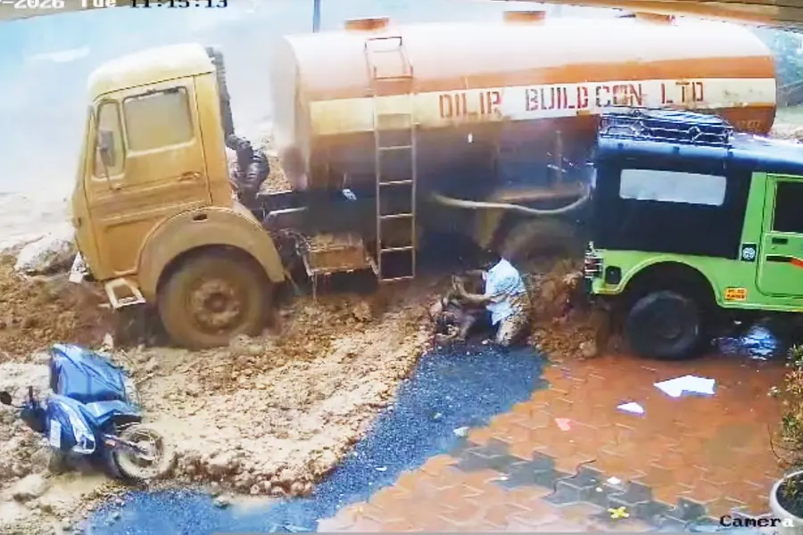 Rushing mud and floodwaters...Terrifying CCTV footage of Meppadi landslide emerges