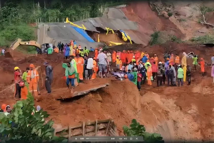 മേപ്പാടി ദുരന്തം: സ്നിഫർ ഡോഗ് എത്തി, രക്ഷാപ്രവർത്തനം പുരോഗമിക്കുന്നു; ഒമ്പതുപേർ ചികിത്സയിൽ