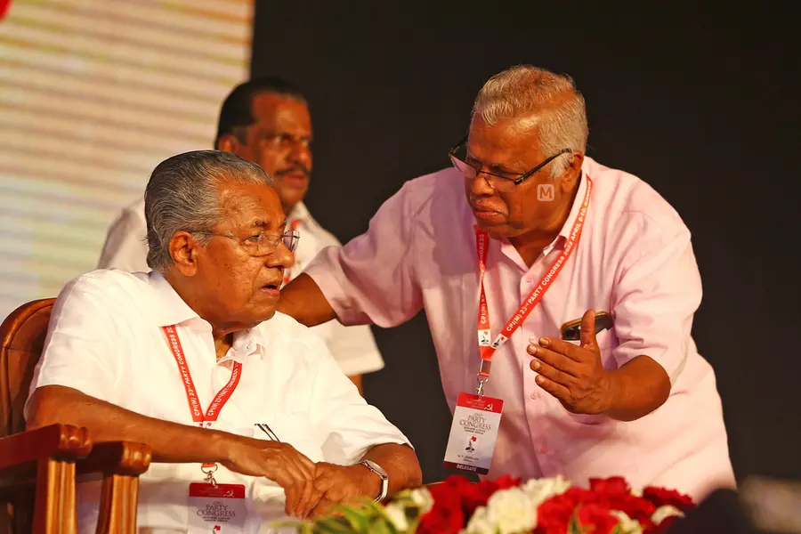 വിമതരെ പാർട്ടിയിലേക്ക് ക്ഷണിച്ചതിൽ വീഴ്ചപറ്റിയെന്ന് എം.വി. ജയരാജൻ; പ്രതികരിക്കാതെ പിണറായി വിജയൻ