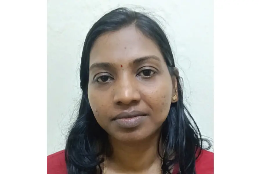 അതിരുകല്ല് പിഴുതെറിഞ്ഞു, പോലീസ് ഉദ്യോഗസ്ഥയെ തൊഴിച്ചു, മുടിയിൽ പിടിച്ചുവലിച്ചു; യുവതി അറസ്റ്റിൽ