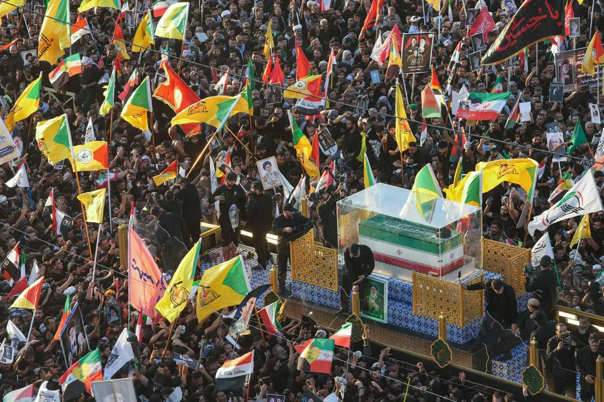 Crowds of mourners surround the convoy carrying the coffin of Iran's slain supreme leader Ali Khamenei during a funeral procession in Najaf | Photo: AFP