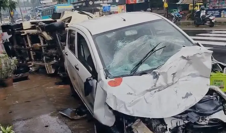 കൊയിലാണ്ടിയില് അപകടത്തില്പ്പെട്ട കാര്