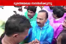 അപകട സ്ഥലം സന്ദർശിച്ച് മുഖ്യമന്ത്രിയും മറ്റ് മന്ത്രിമാരും;നാട്ടുകാരുമായി സംസാരിച്ചു