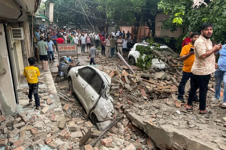 Delhi building collapse.jpg
