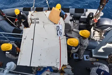 Cargo plane wreckage found off Pakistan coast as search continues for 5 missing crew