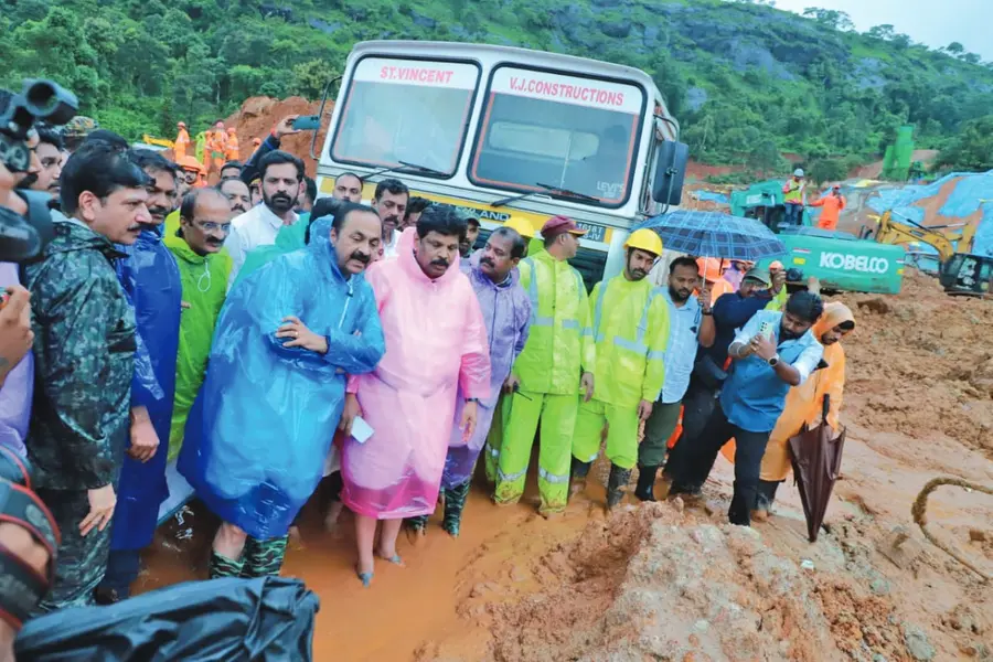 അങ്ങനെ ഇപ്പോൾ തുരക്കണ്ട; വയനാട് തുരങ്കപാത നിർമാണം നിർത്തിവെച്ചു, കള്ളാടി ദുരന്തത്തിൽ ഇരട്ട അന്വേഷണം