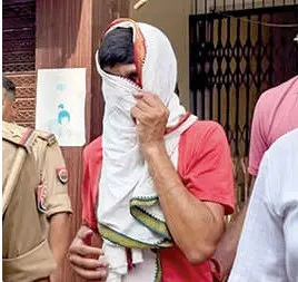 അവിനാശ് ശുക്ല പോലീസ് കസ്റ്റഡിയിൽ