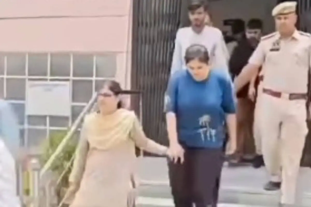 ആയുഷി ശർമയെ പോലീസ് അറസ്റ്റ് ചെയ്തപ്പോൾ