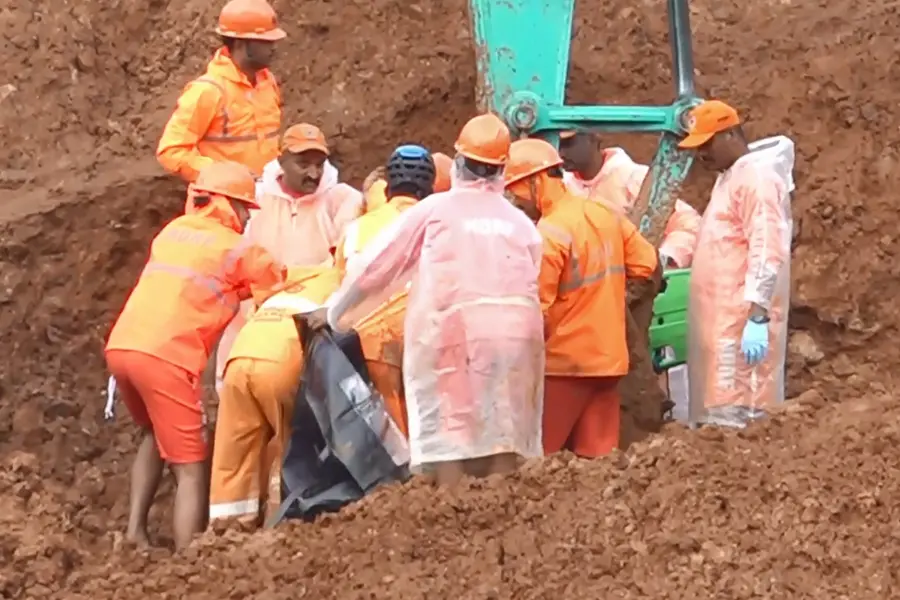 Death toll rises to 7 as 4 more bodies recovered from Meppadi landslide site