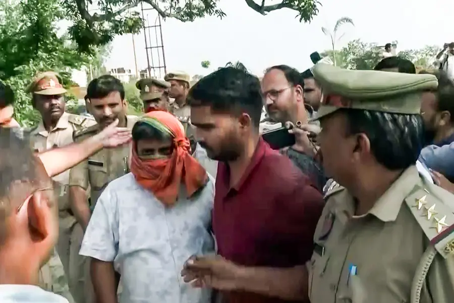രാമക്ഷേത്ര സംഭാവന തട്ടിപ്പ്: മോഷ്ടിച്ച പണം ഓഹരി വിപണിയിൽ നിക്ഷേപിച്ചു, പലിശയ്ക്കും കൊടുത്തു