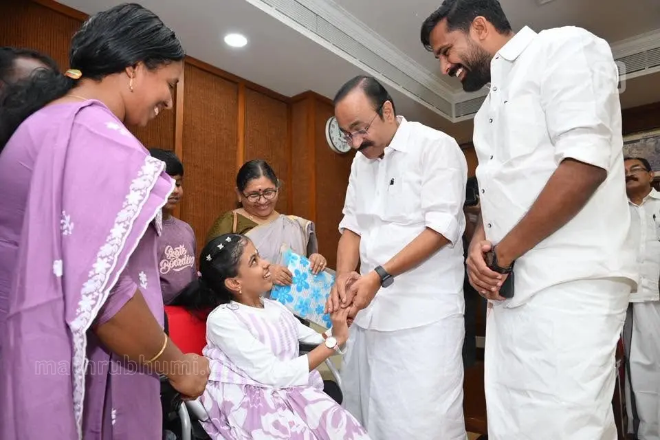 ഭദ്ര മുഖ്യമന്ത്രി വി.ഡി. സതീശനം കണ്ടപ്പോൾ