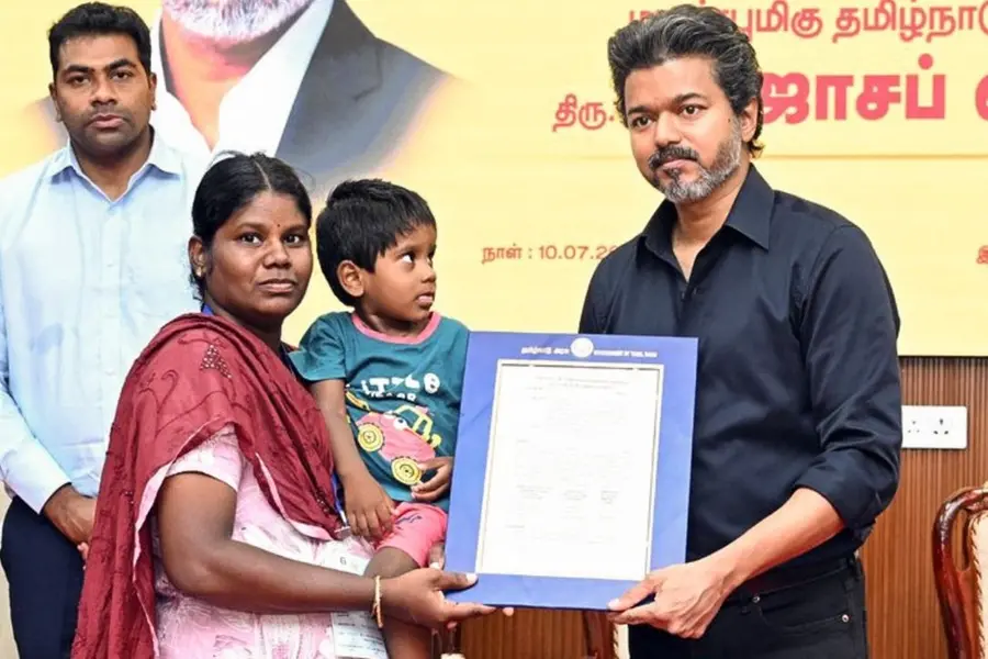 കരൂർ: 31 പേർക്ക് നിയമന ഉത്തരവ് നൽകി മുഖ്യമന്ത്രി വിജയ്; ഉപാധികൾവെച്ച് ഹൈക്കോടതി