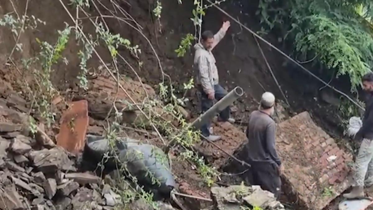 Major landslide near Sanjauli College: Himachal residents flee as homes face collapse