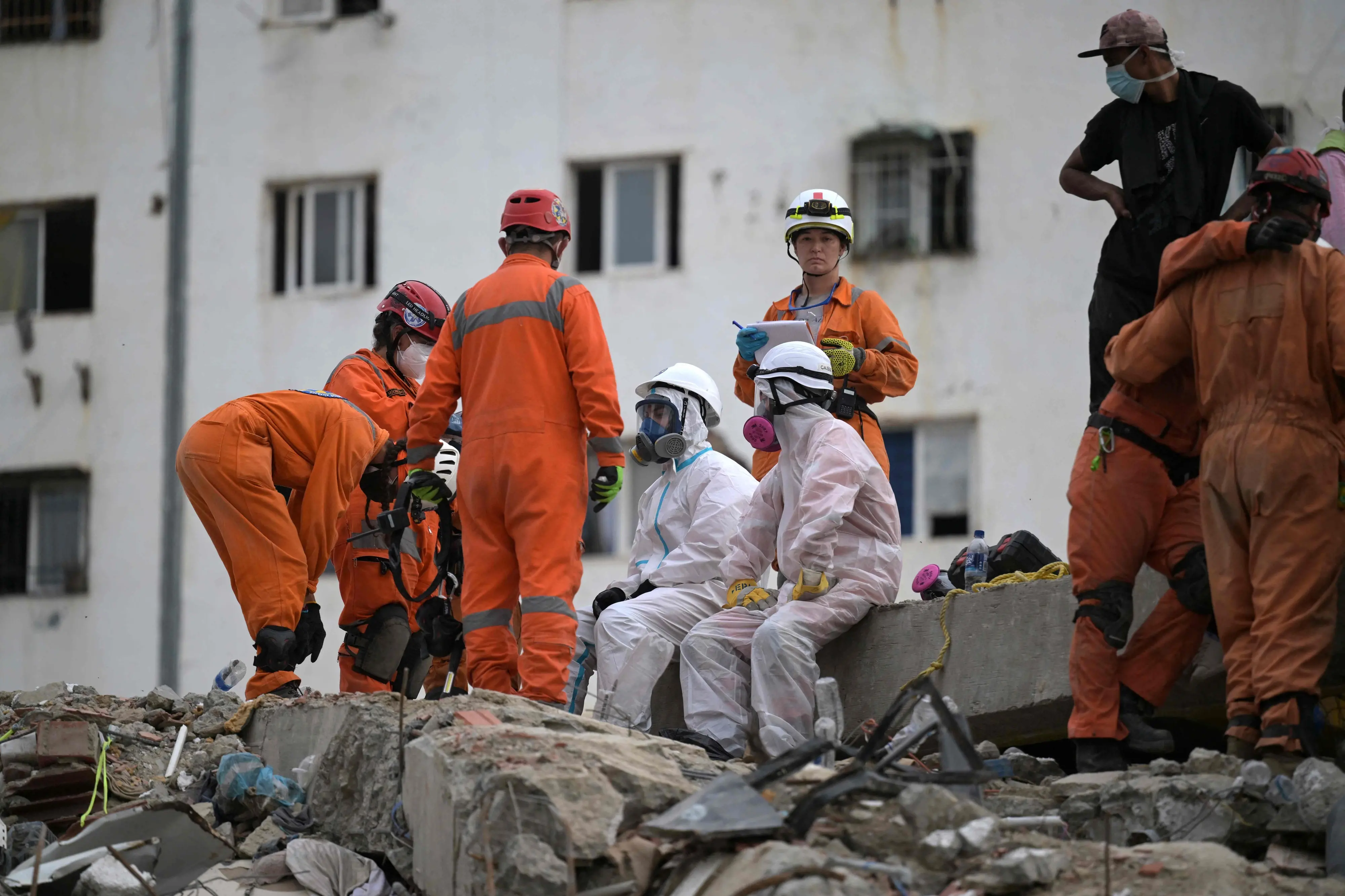 Rescue workers prepare to recover bodies from a collapsed building in Venezuela | AFP